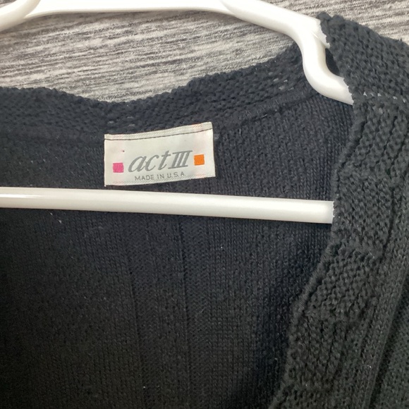 Act III Women’s Vintage Black VNeck Knit Long Sleeves Button Down Cardigan - Picture 5 of 5